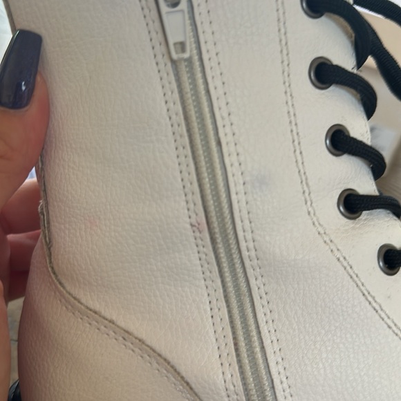 Sincerely Jules Harley White Boots - Picture 10 of 11